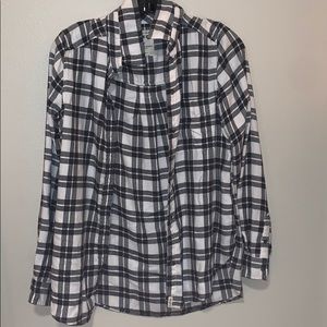 American Eagle black and white flannel